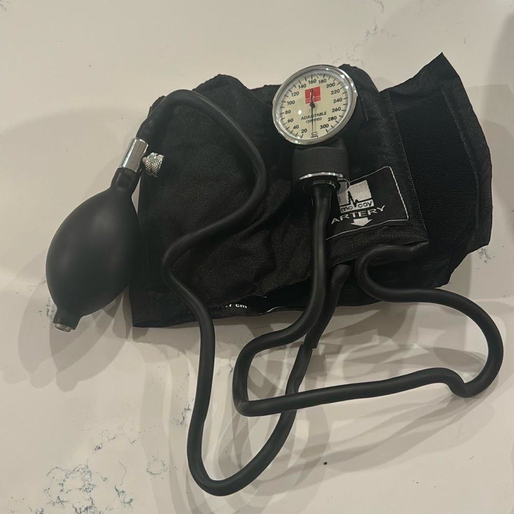 McCoy Prokit SS Sphygmomanometer and Stethoscope Black Excellent Used Condition